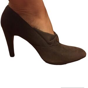 Ann Marino Women’s Timeless Bootie Shoes Pumps 3.5” Heels Faux Suede Brown